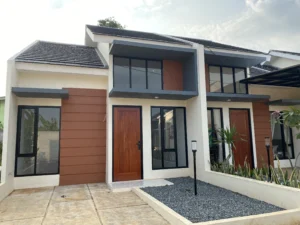 Tampak depan rumah minimalis di Pesona Arum Residence Bekasi dengan desain modern dan halaman depan yang rapi.