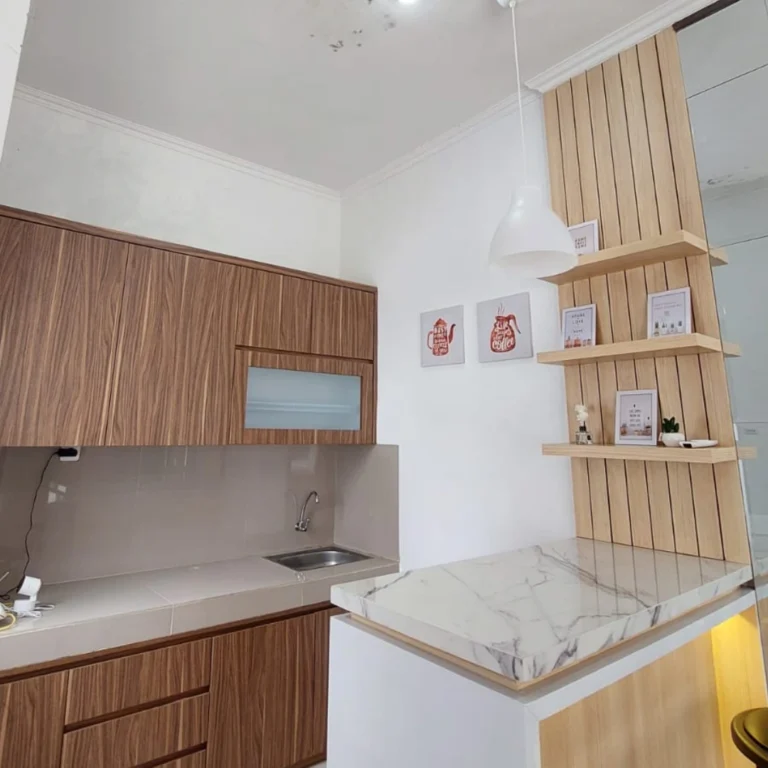 Interior dapur rumah Nandita Dramaga Bogor dengan kitchen set modern minimalis dan desain fungsional